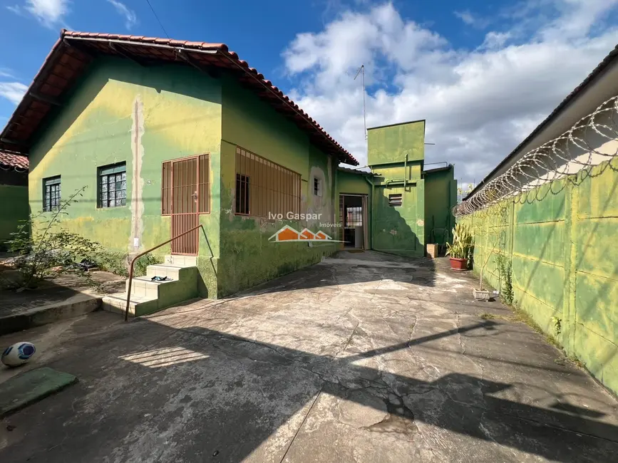 Foto 1 de Casa com 7 quartos à venda, 480m2 em Centro, Esmeraldas - MG