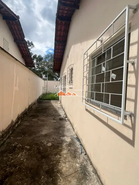 Foto 2 de Casa com 3 quartos à venda, 85m2 em Esmeraldas - MG