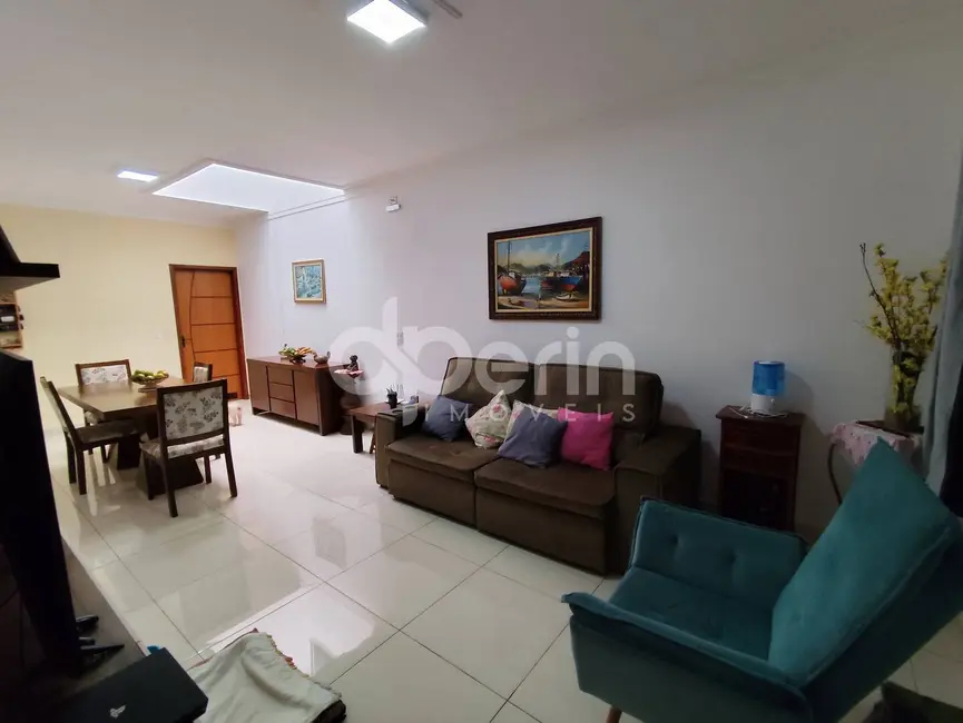 Casa com 3 quartos à venda, 182m2 em Jardim Nossa Senhora Aparecida, Sao Carlos - SP - imagem 3 Foto 3 de Casa com 3 quartos à venda, 182m2 em Jardim Nossa Senhora Aparecida, Sao Carlos - SP