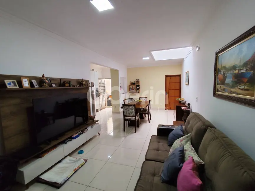 Casa com 3 quartos à venda, 182m2 em Jardim Nossa Senhora Aparecida, Sao Carlos - SP - imagem 8 Foto 8 de Casa com 3 quartos à venda, 182m2 em Jardim Nossa Senhora Aparecida, Sao Carlos - SP