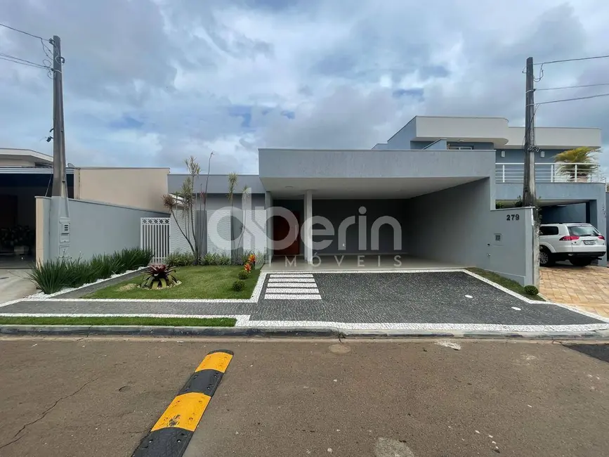 Casa com 3 quartos à venda, 312m2 em Centro, Sao Carlos - SP - imagem 1 Foto 1 de Casa com 3 quartos à venda, 312m2 em Centro, Sao Carlos - SP