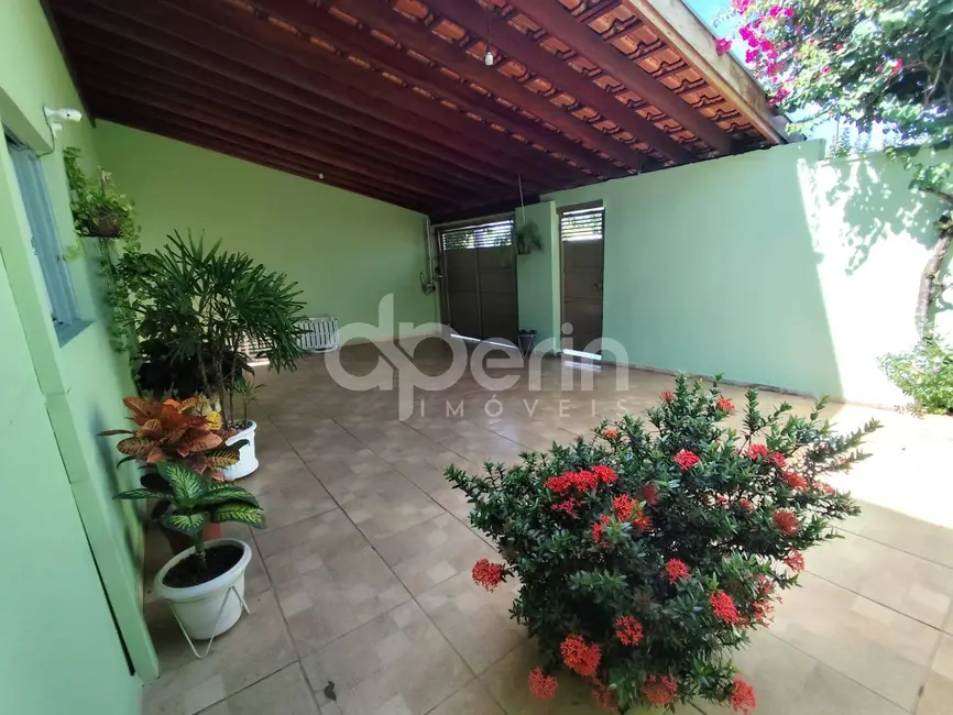 Foto 3 de Casa com 3 quartos à venda, 200m2 em Residencial Deputado José Zavaglia, Sao Carlos - SP