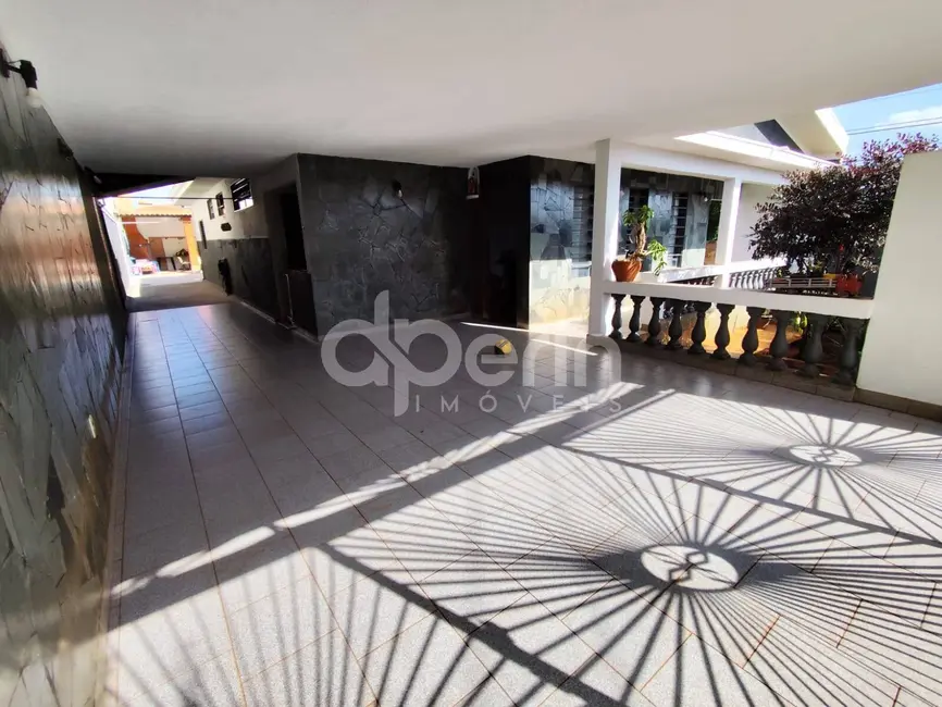 Foto 3 de Casa com 4 quartos à venda, 342m2 em Jardim Medeiros, Sao Carlos - SP