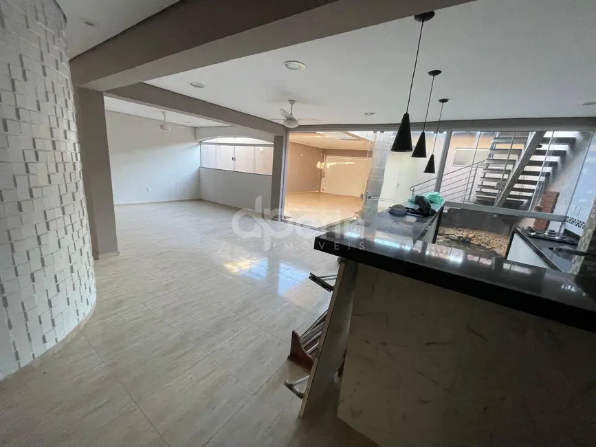 Casa com 3 quartos à venda, 250m2 em Residencial Samambaia, Sao Carlos - SP - imagem 6 Foto 6 de Casa com 3 quartos à venda, 250m2 em Residencial Samambaia, Sao Carlos - SP
