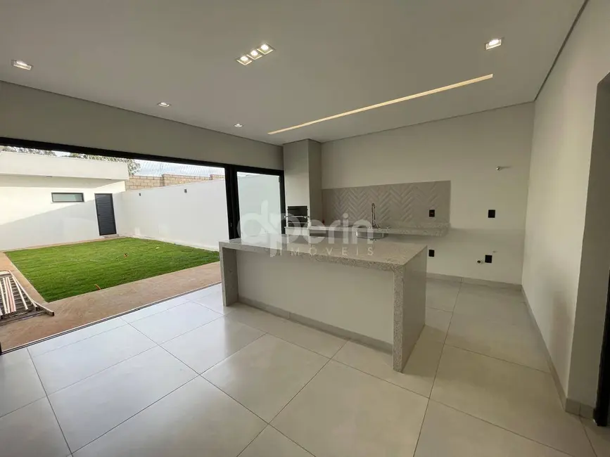 Casa com 3 quartos à venda, 250m2 em Residencial Samambaia, Sao Carlos - SP - imagem 5 Foto 5 de Casa com 3 quartos à venda, 250m2 em Residencial Samambaia, Sao Carlos - SP