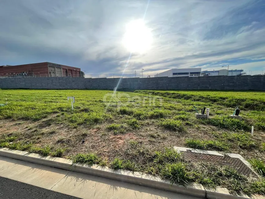 Foto 1 de Terreno / Lote à venda, 300m2 em Sao Carlos - SP