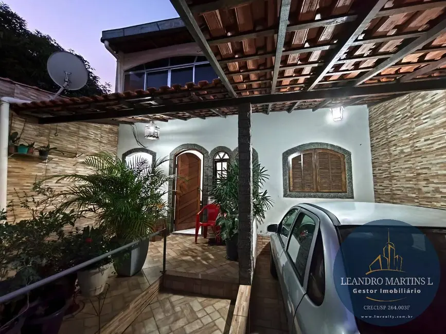 Foto 1 de Casa com 5 quartos à venda, 143m2 em Volta Redonda - RJ