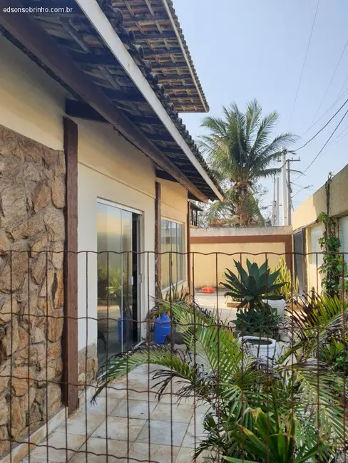 Foto 2 de Casa com 5 quartos à venda, 378m2 em Miguel Couto, Cabo Frio - RJ