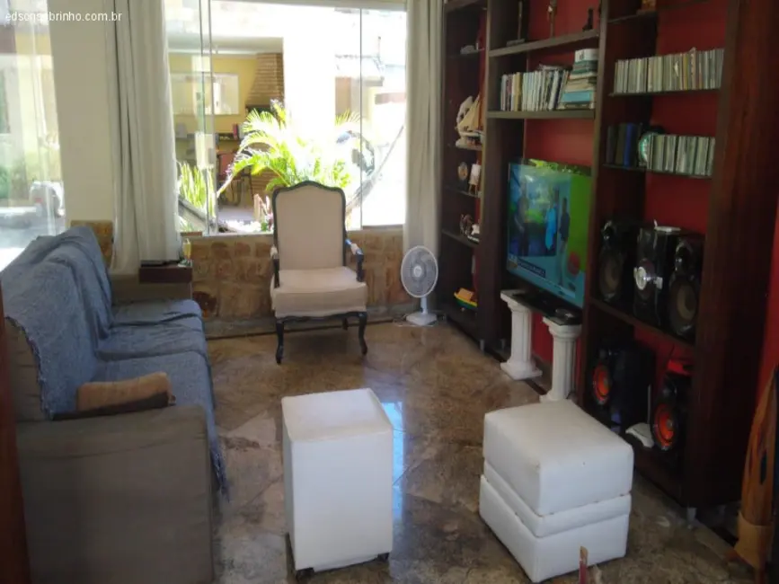 Foto 6 de Casa com 5 quartos à venda, 378m2 em Miguel Couto, Cabo Frio - RJ