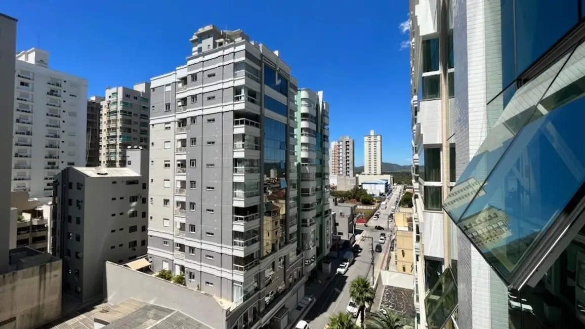 Foto 15 de Apartamento à venda em Meia Praia, Itapema - SC