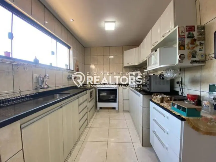 Foto 7 de Sobrado com 4 quartos à venda, 307m2 em Vila Maria, Botucatu - SP