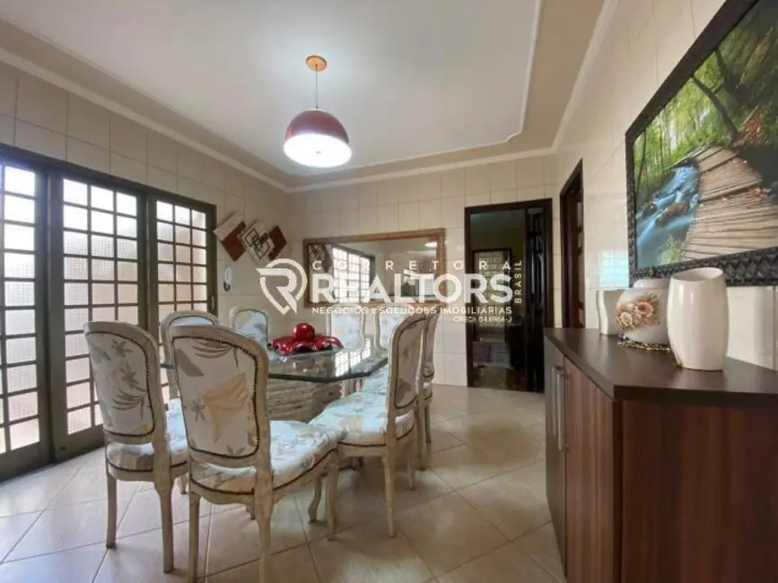 Foto 3 de Sobrado com 3 quartos à venda, 300m2 em Vila Antártica, Botucatu - SP