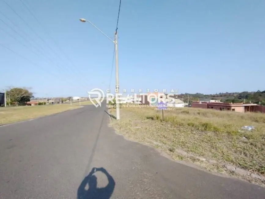 Foto 1 de Terreno / Lote à venda, 1600m2 em Residencial Lívia, Botucatu - SP