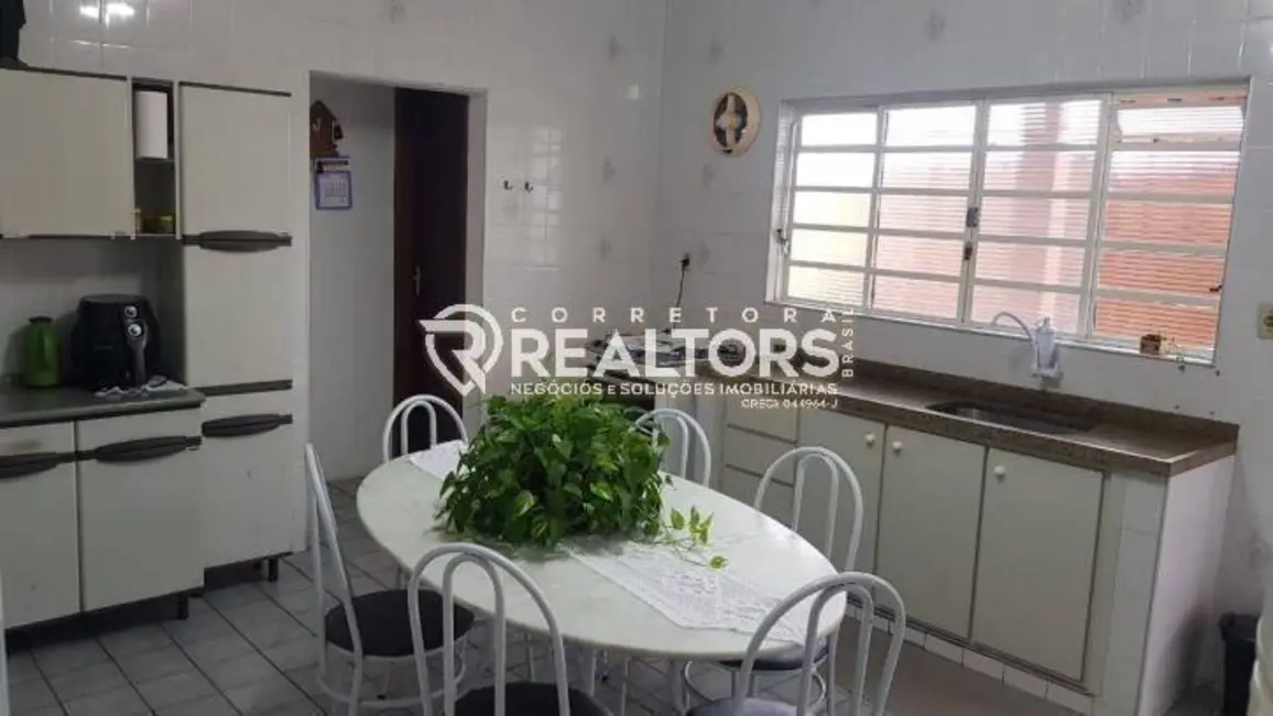 Foto 3 de Casa com 3 quartos à venda, 165m2 em Vila São Lúcio, Botucatu - SP