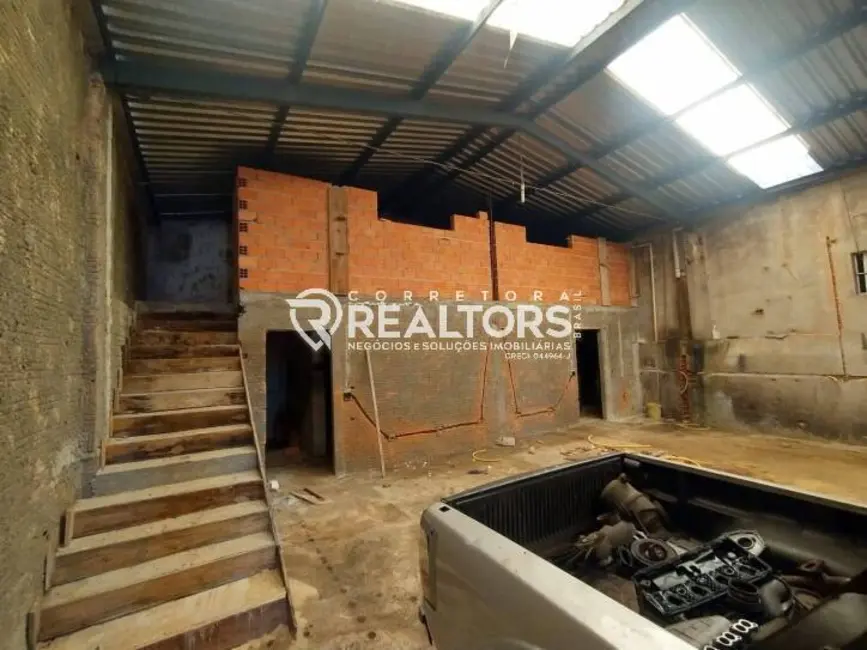 Foto 4 de Sala Comercial à venda, 250m2 em Pardinho - SP