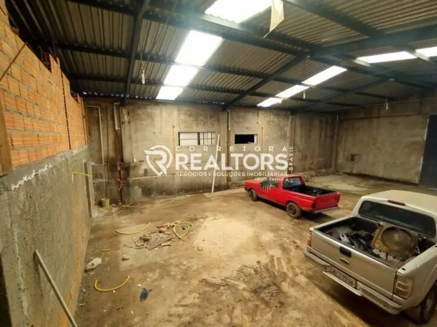 Foto 3 de Sala Comercial à venda, 250m2 em Pardinho - SP