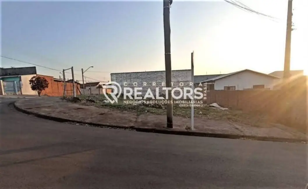 Foto 1 de Terreno / Lote à venda, 357m2 em Jardim Itamarati, Botucatu - SP