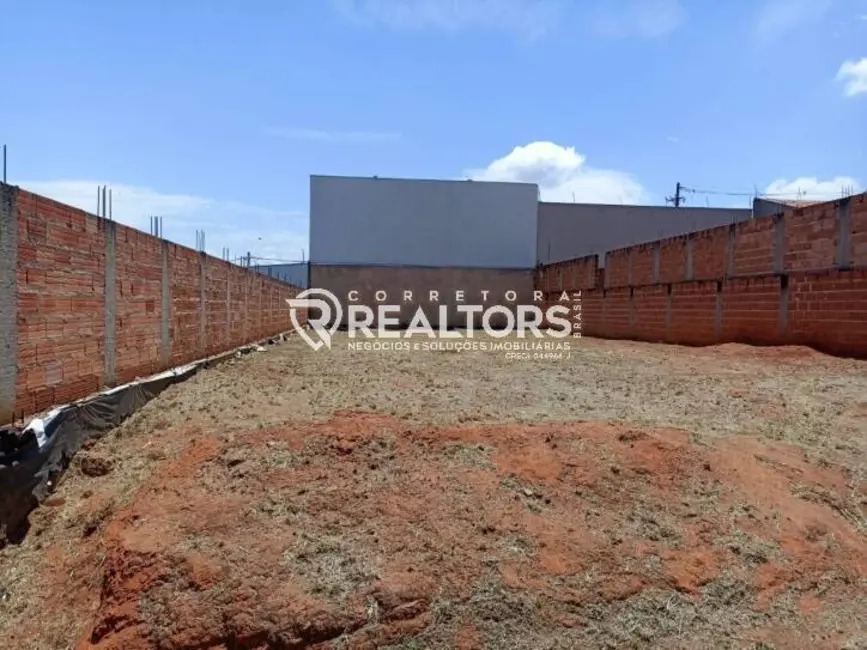 Foto 2 de Terreno / Lote à venda, 250m2 em Jardim Regina, Botucatu - SP