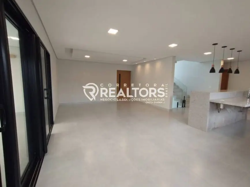 Foto 8 de Sobrado com 3 quartos à venda, 307m2 em Botucatu - SP