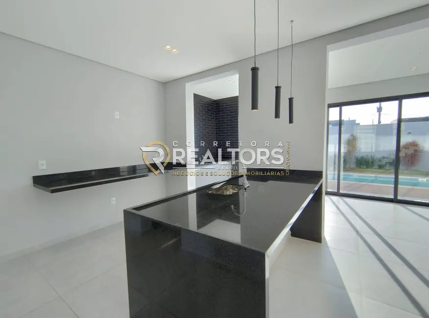 Foto 9 de Sobrado com 3 quartos à venda, 250m2 em Botucatu - SP