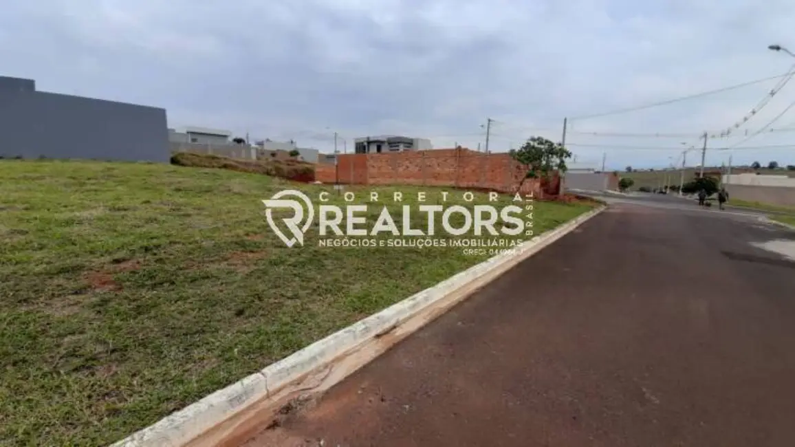 Foto 1 de Terreno / Lote à venda, 282m2 em Villas Paraíso, Botucatu - SP