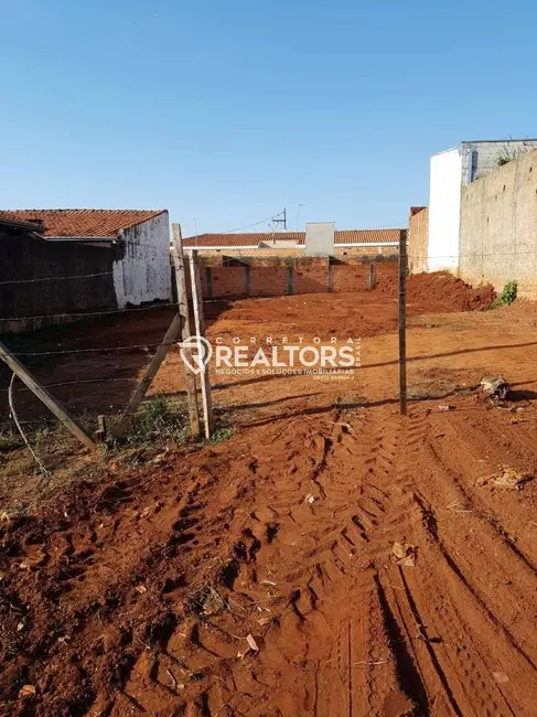 Foto 2 de Terreno / Lote à venda, 250m2 em Jardim Itamarati, Botucatu - SP