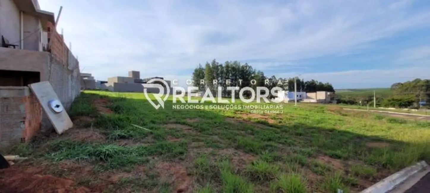 Foto 1 de Terreno / Lote à venda, 330m2 em Piratininga - SP