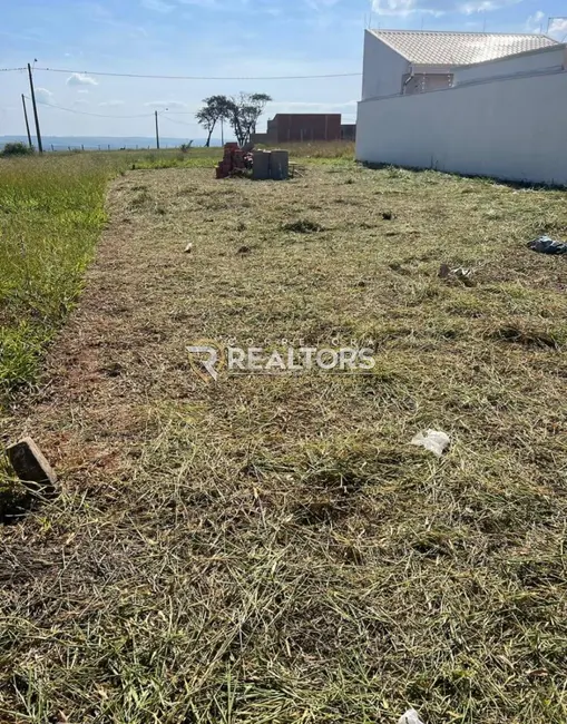 Foto 1 de Terreno / Lote à venda, 250m2 em Residencial Ouro Verde, Botucatu - SP