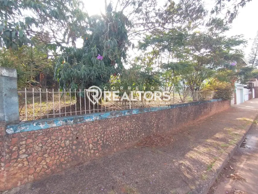 Foto 1 de Terreno / Lote à venda, 330m2 em Centro, Botucatu - SP