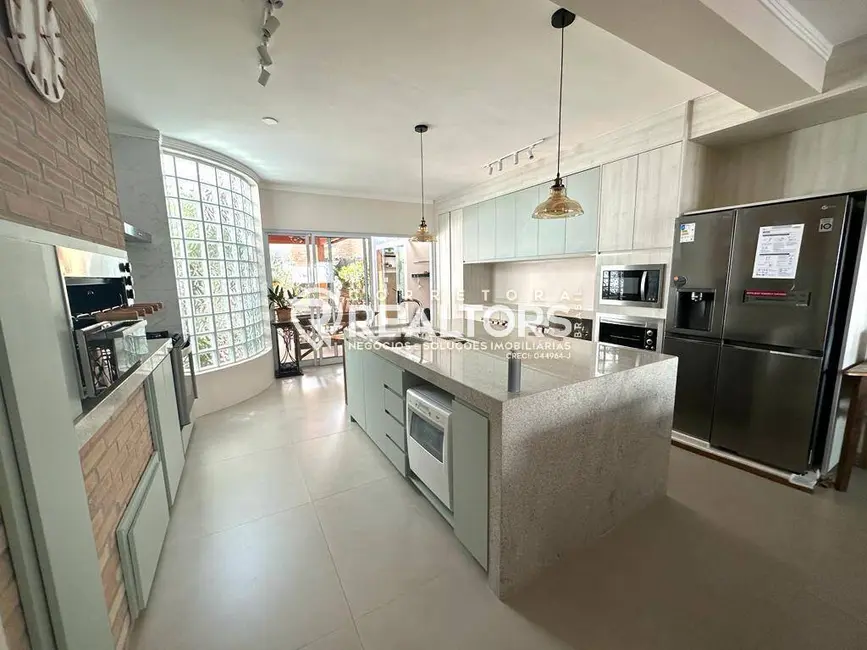 Foto 1 de Casa com 4 quartos à venda e para alugar, 310m2 em Colinas do Paraíso, Botucatu - SP