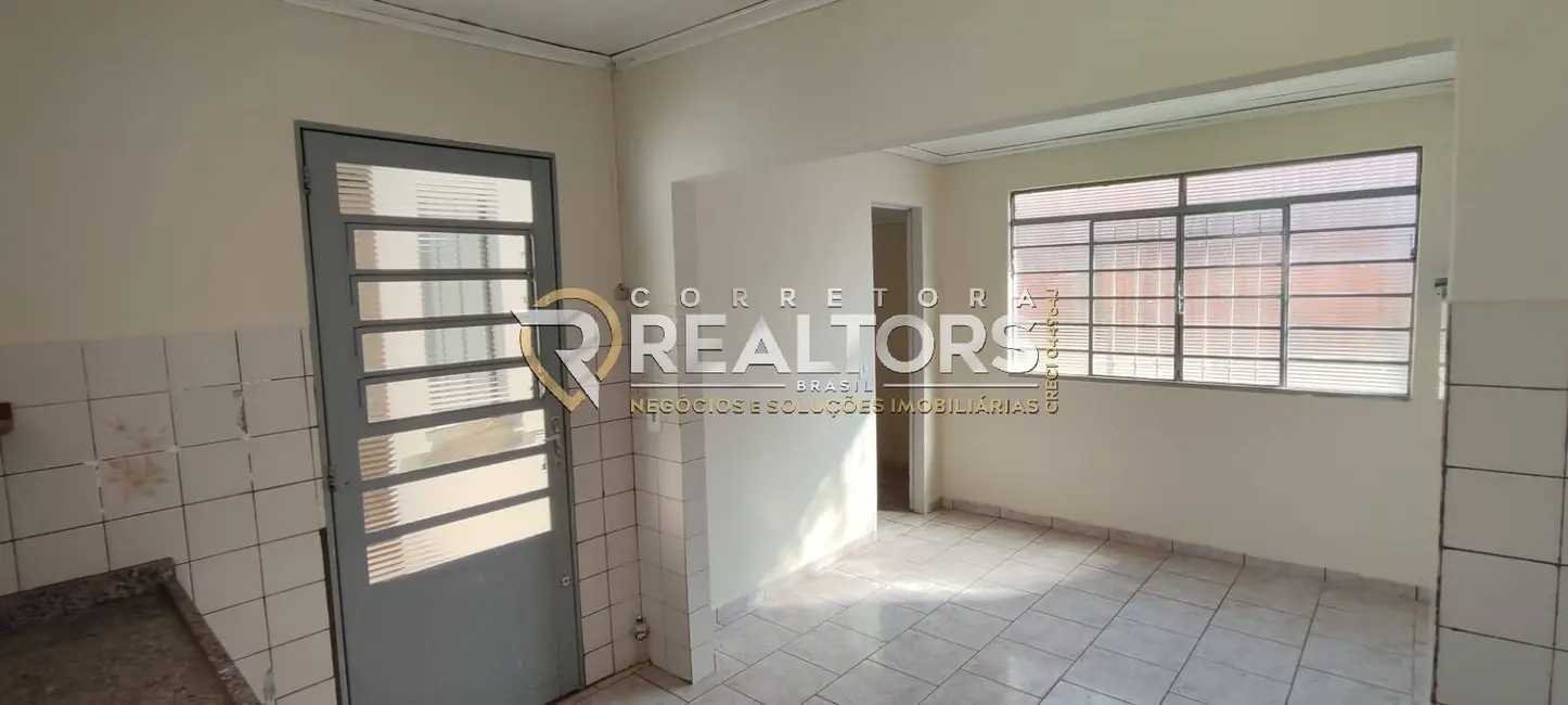 Foto 8 de Casa com 4 quartos à venda, 130m2 em Botucatu - SP