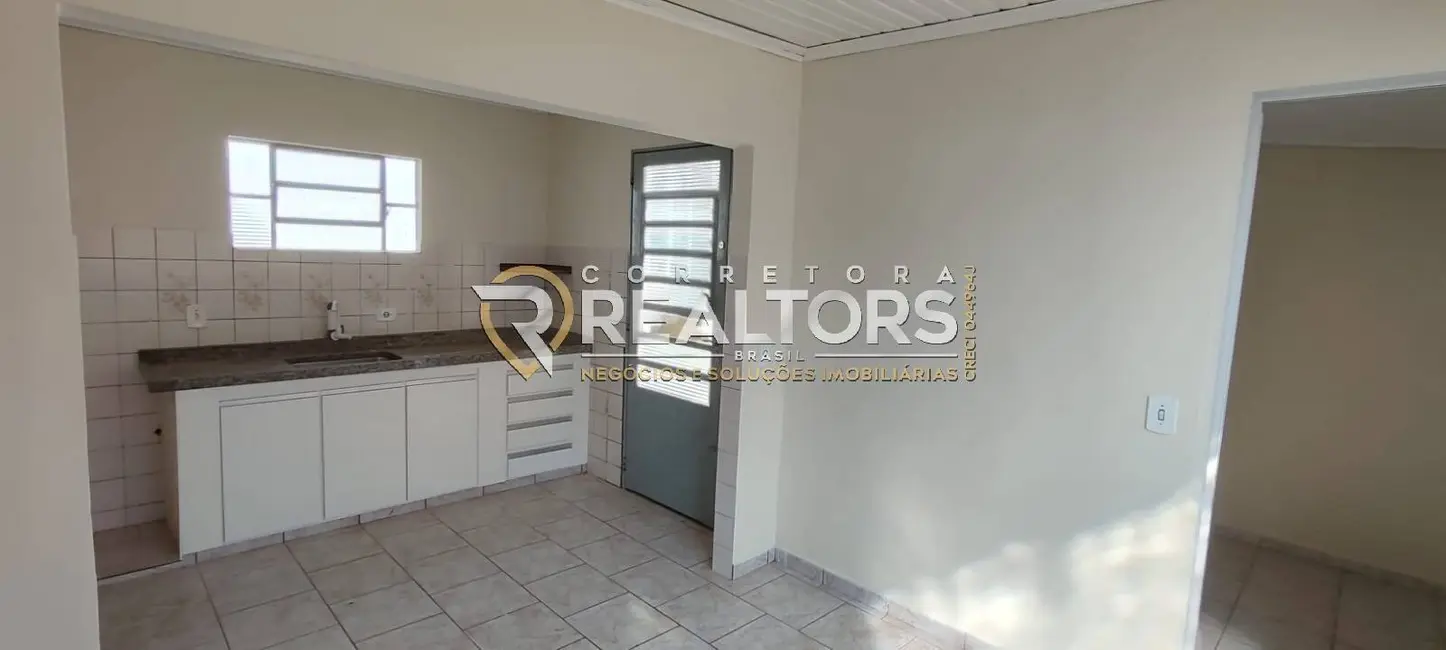 Foto 9 de Casa com 4 quartos à venda, 130m2 em Botucatu - SP
