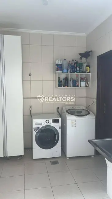 Foto 9 de Sobrado com 3 quartos à venda, 384m2 em Centro, Botucatu - SP