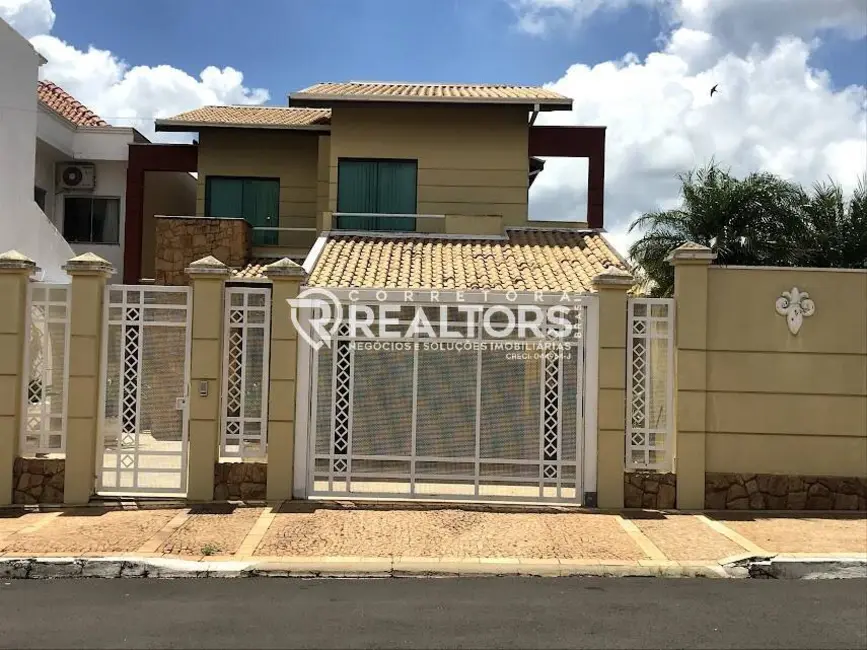 Foto 1 de Sobrado com 4 quartos à venda, 600m2 em Botucatu - SP