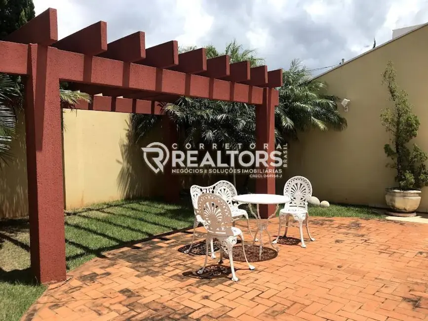 Foto 2 de Sobrado com 4 quartos à venda, 600m2 em Botucatu - SP
