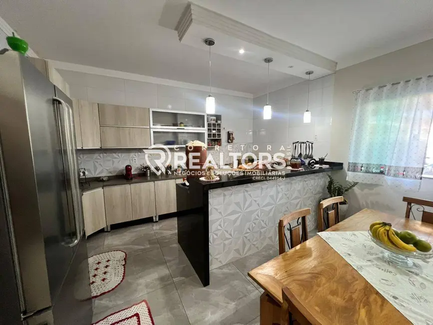 Foto 3 de Sobrado com 3 quartos à venda, 280m2 em Sao Manuel - SP