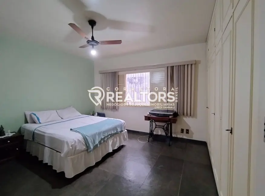 Foto 9 de Casa com 3 quartos à venda, 270m2 em Botucatu - SP