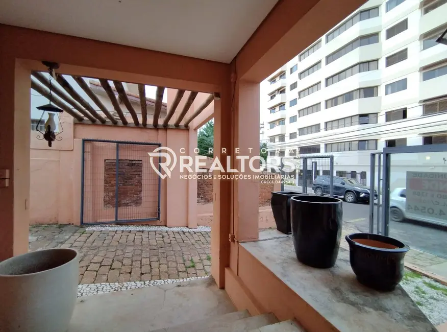 Foto 4 de Casa com 4 quartos à venda e para alugar, 1050m2 em Centro, Botucatu - SP