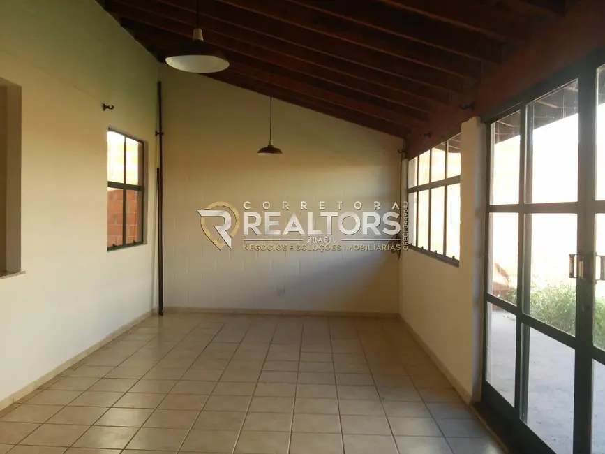 Foto 2 de Casa com 2 quartos à venda, 250m2 em Botucatu - SP
