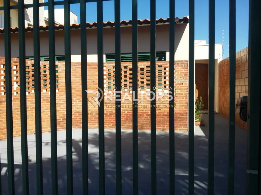 Foto 1 de Casa com 2 quartos à venda, 250m2 em Botucatu - SP
