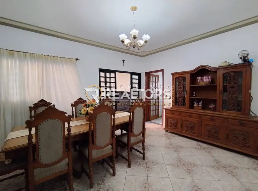 Foto 3 de Casa com 5 quartos à venda, 260m2 em Vila São Lúcio, Botucatu - SP