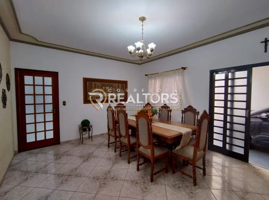 Foto 4 de Casa com 5 quartos à venda, 260m2 em Vila São Lúcio, Botucatu - SP
