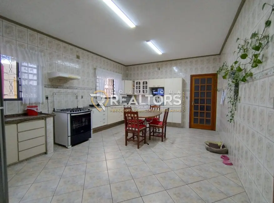 Foto 8 de Casa com 5 quartos à venda, 260m2 em Vila São Lúcio, Botucatu - SP