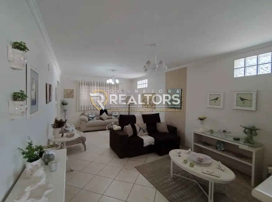 Foto 2 de Casa com 3 quartos à venda, 250m2 em Jardim Bom Pastor, Botucatu - SP