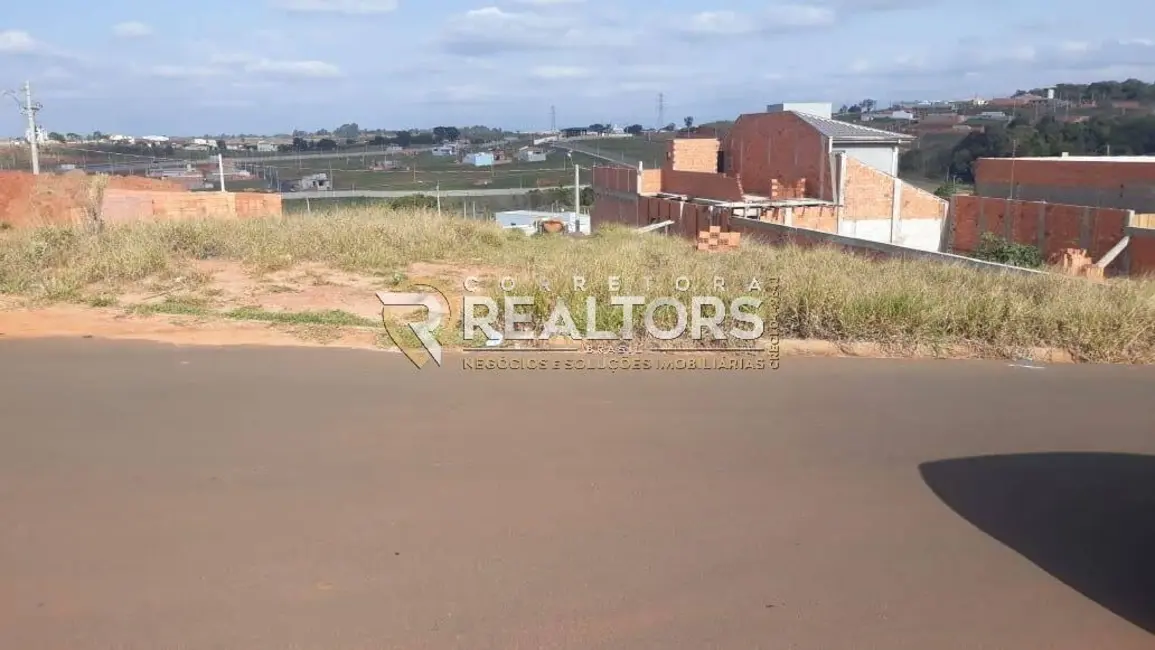 Foto 1 de Terreno / Lote à venda, 316m2 em Lívia, Botucatu - SP