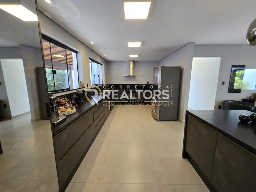Foto 2 de Casa com 3 quartos à venda, 576m2 em Vila Sonia, Botucatu - SP