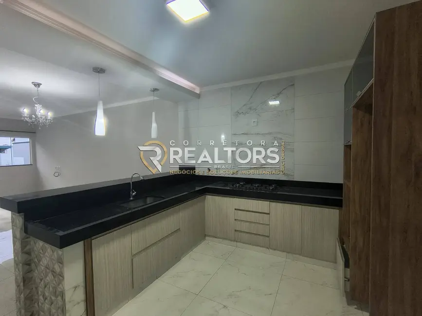 Foto 4 de Casa de Condomínio com 3 quartos à venda e para alugar, 167m2 em Chácara Floresta, Botucatu - SP