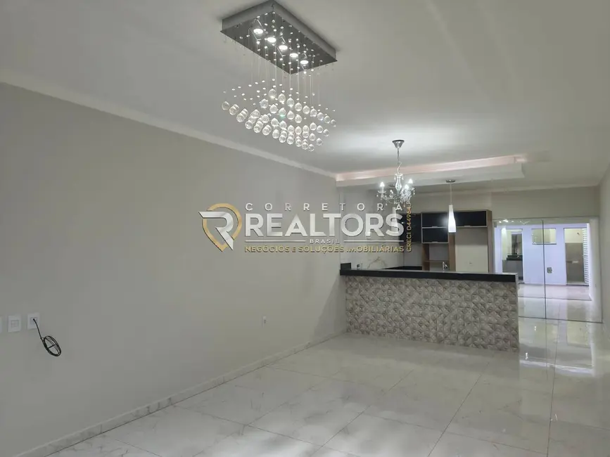 Foto 3 de Casa de Condomínio com 3 quartos à venda e para alugar, 167m2 em Chácara Floresta, Botucatu - SP