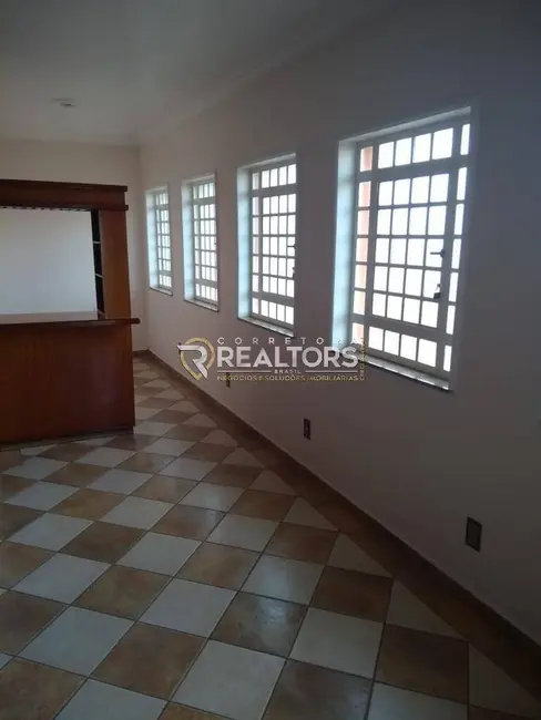 Foto 4 de Sobrado com 4 quartos à venda, 600m2 em Vila São Lúcio, Botucatu - SP