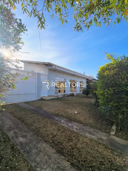 Foto 3 de Casa de Condomínio com 3 quartos para alugar, 1000m2 em Residencial Parque Laguna I, Botucatu - SP